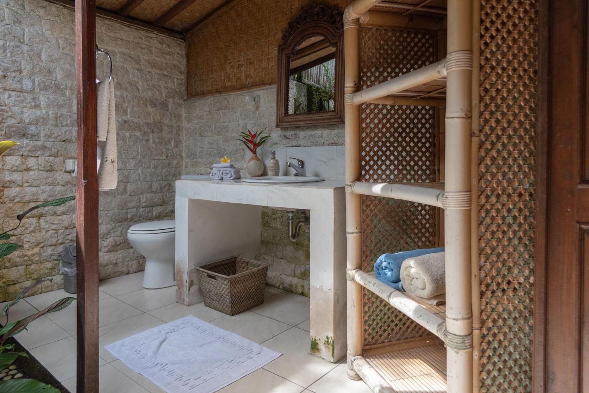 バリ ファイヤーフライ BnB ウブド 部屋 写真