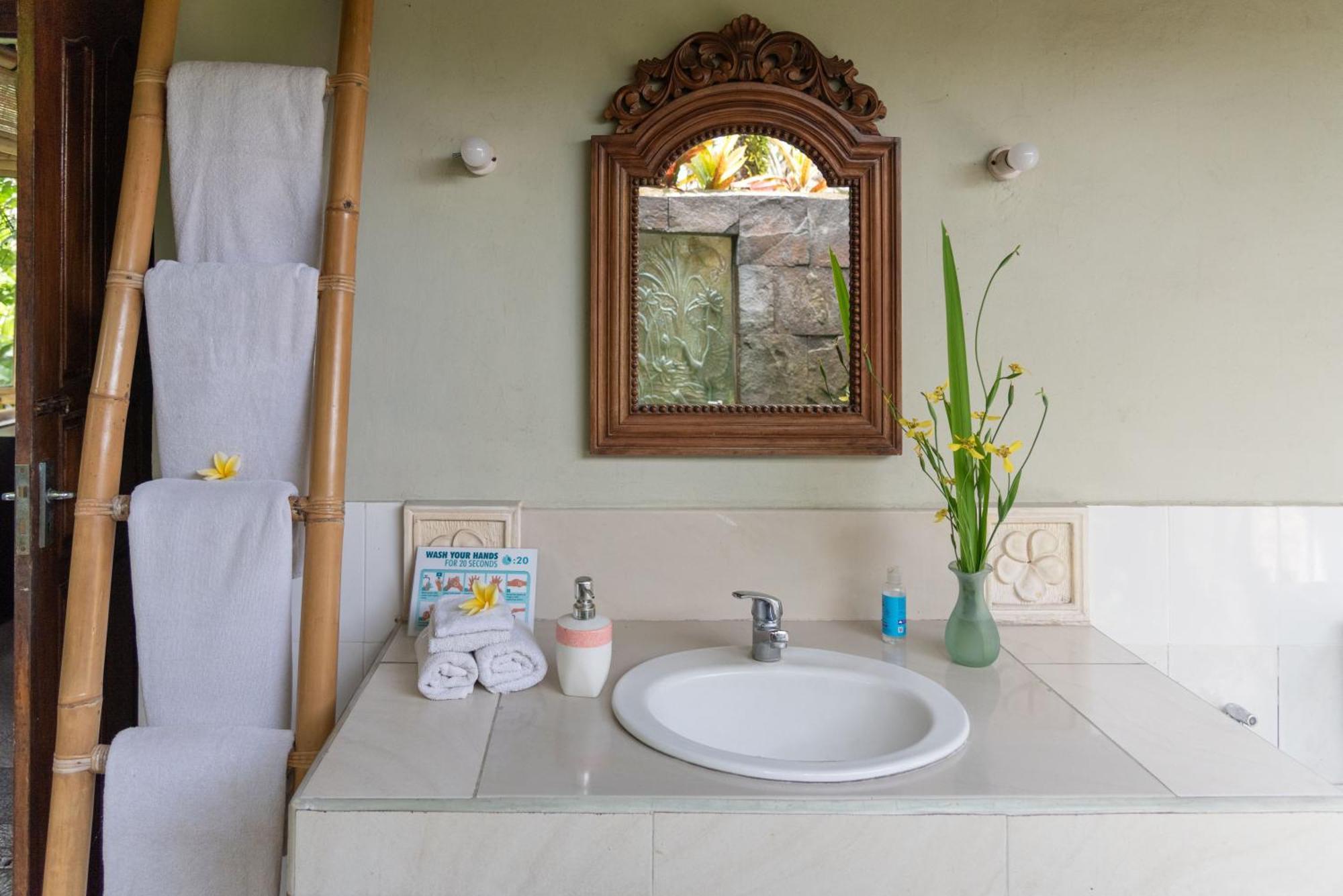 バリ ファイヤーフライ BnB ウブド 部屋 写真