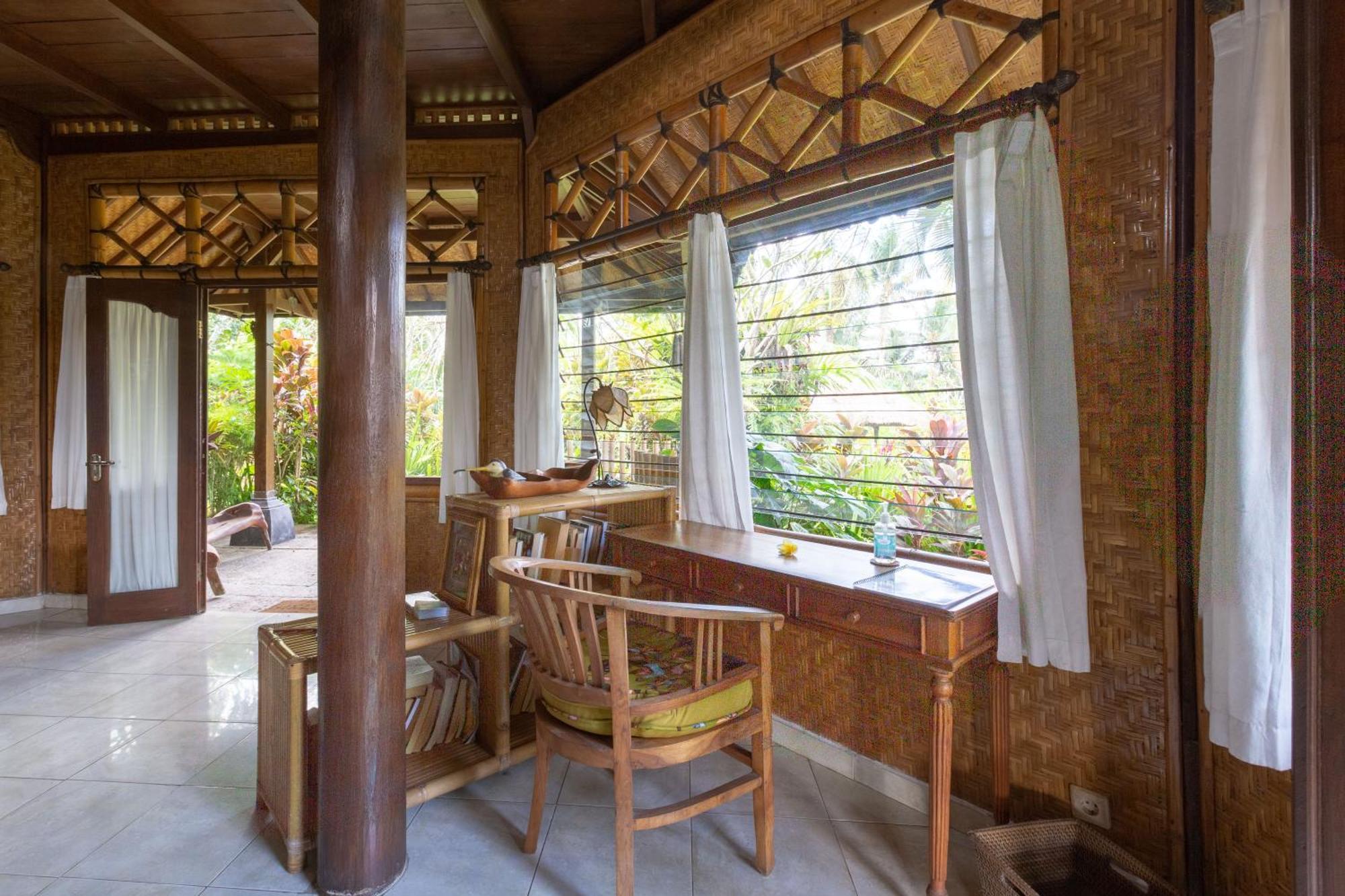 バリ ファイヤーフライ BnB ウブド 部屋 写真
