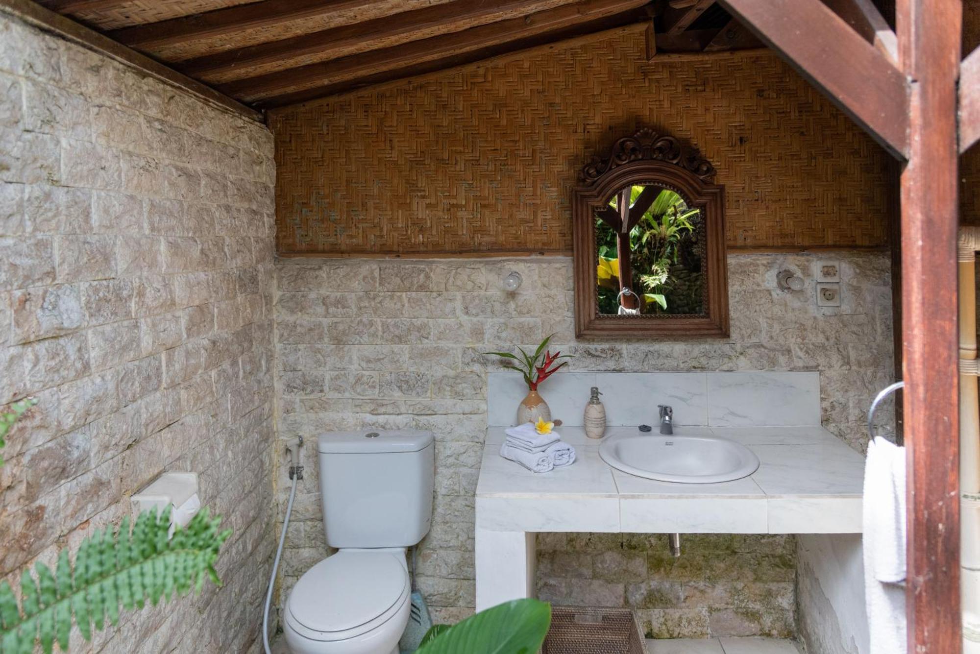 バリ ファイヤーフライ BnB ウブド 部屋 写真