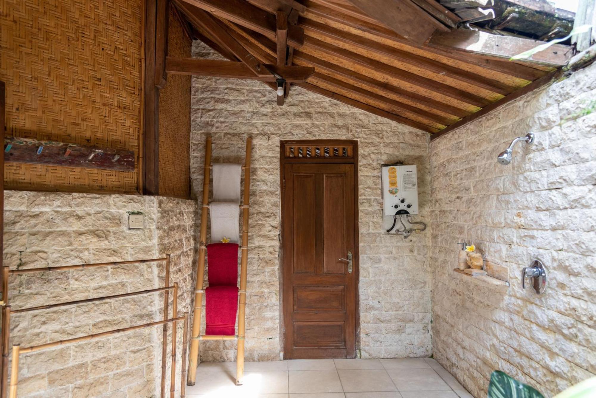 バリ ファイヤーフライ BnB ウブド 部屋 写真