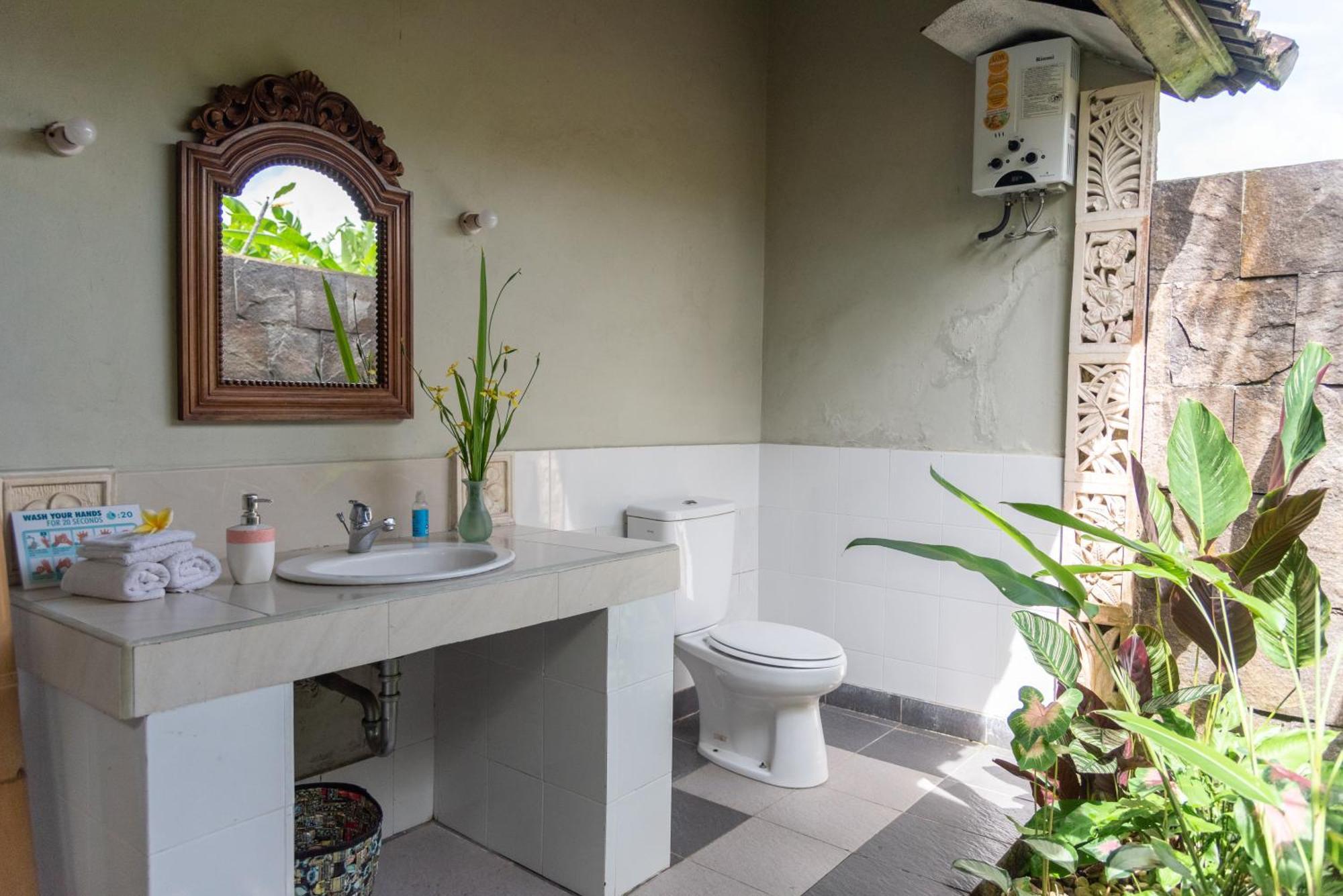 バリ ファイヤーフライ BnB ウブド 部屋 写真