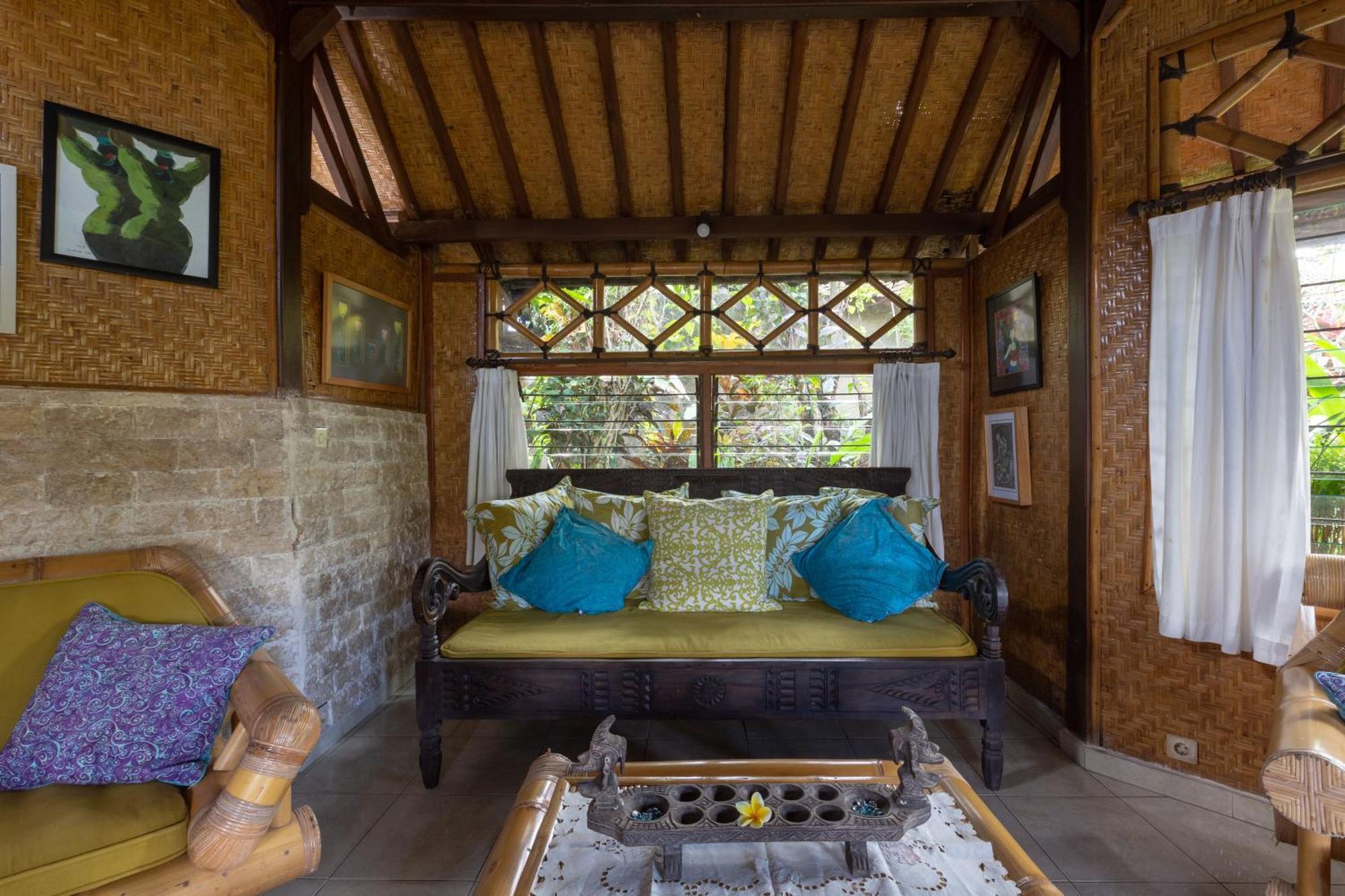 バリ ファイヤーフライ BnB ウブド 部屋 写真