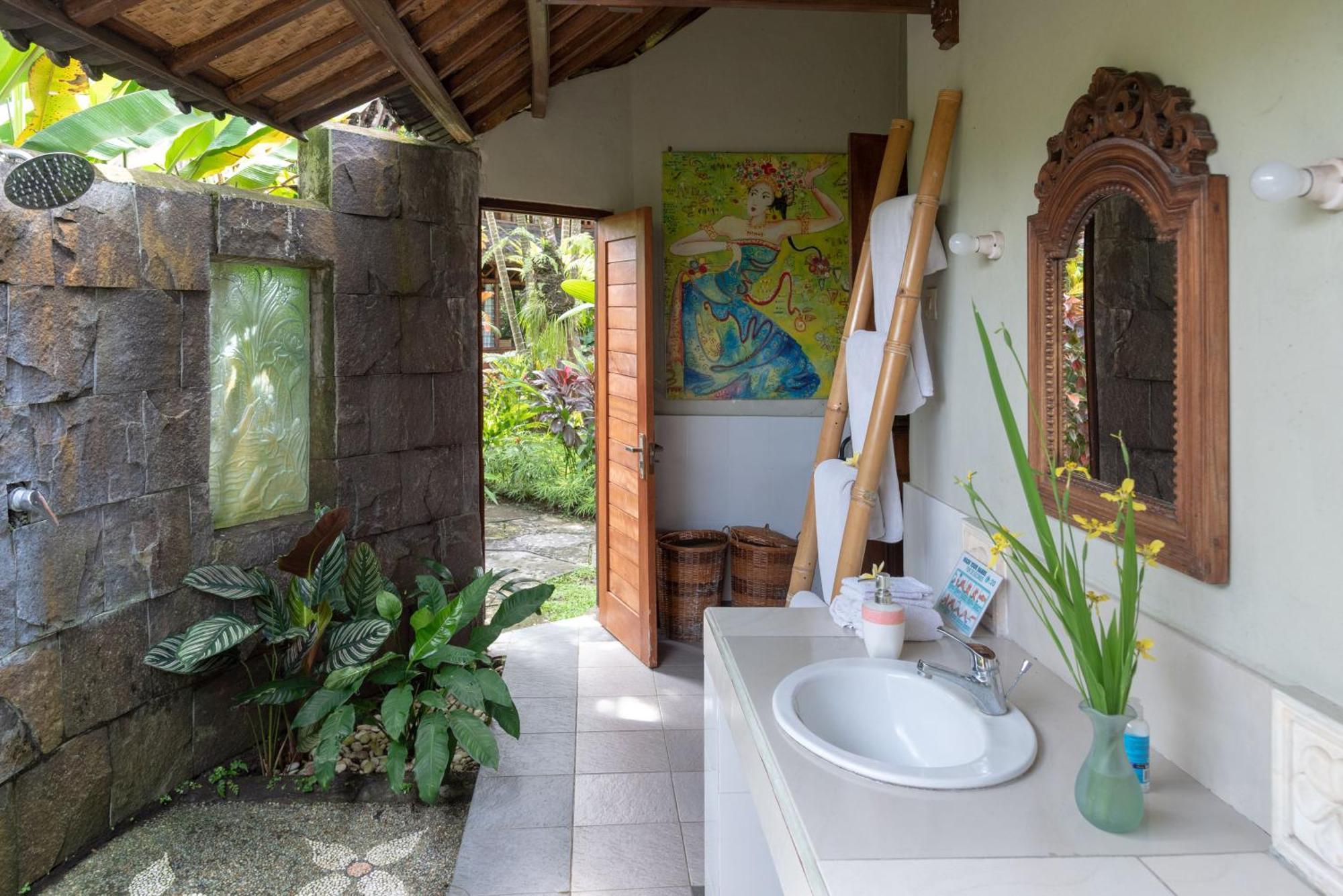 バリ ファイヤーフライ BnB ウブド 部屋 写真
