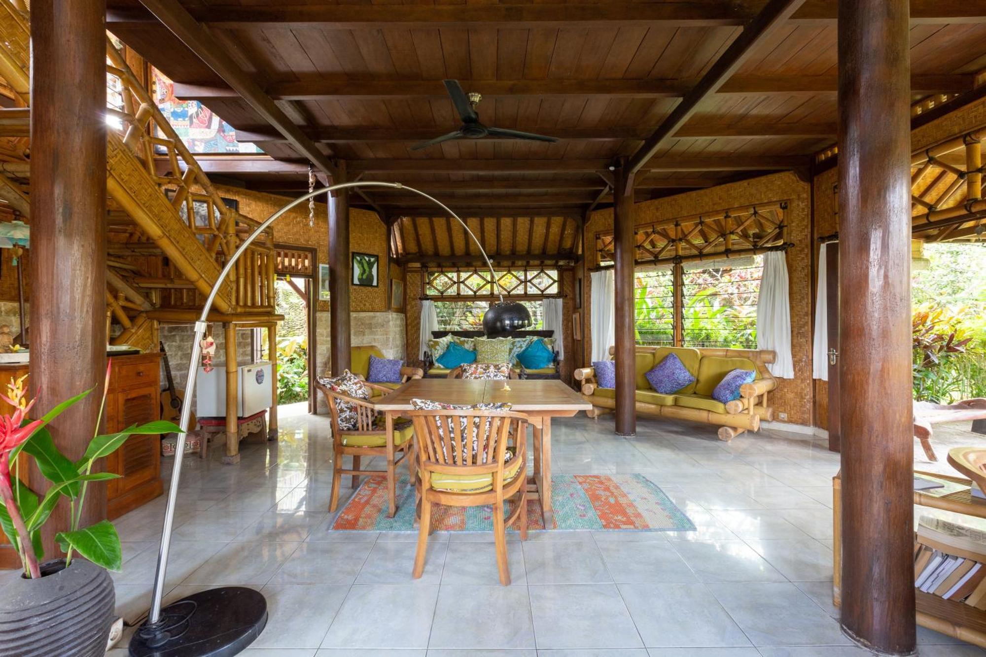 バリ ファイヤーフライ BnB ウブド 部屋 写真