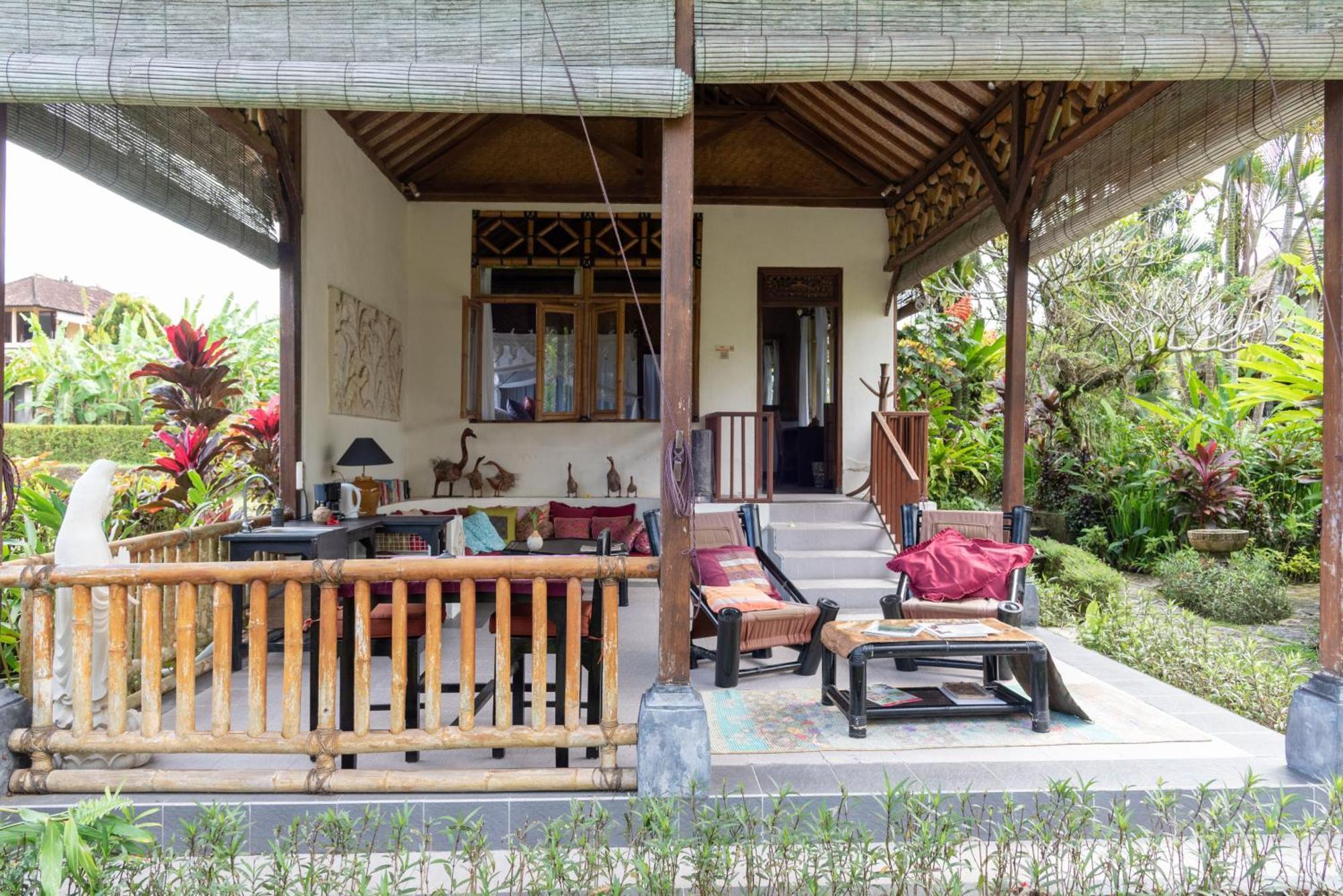 バリ ファイヤーフライ BnB ウブド 部屋 写真
